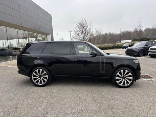 2026 Land Rover Range Rover P400 SE 7 Seat