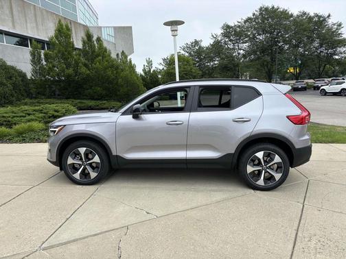 2026 Volvo XC40 B5 Plus