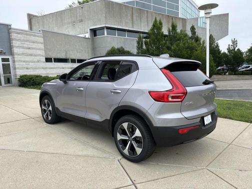 2026 Volvo XC40 B5 Plus