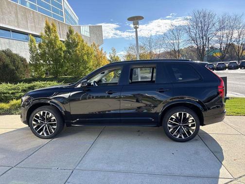 2026 Volvo XC90 B6 Ultra Dark Theme 7-Seater