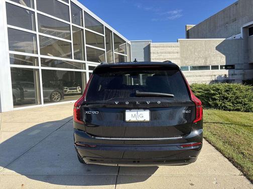 2026 Volvo XC90 B6 Ultra Dark Theme 7-Seater