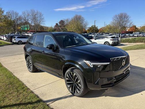 2026 Volvo XC90 B6 Ultra Dark Theme 7-Seater