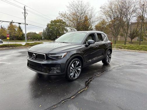 2025 Volvo XC40 B5 Plus Bright Theme