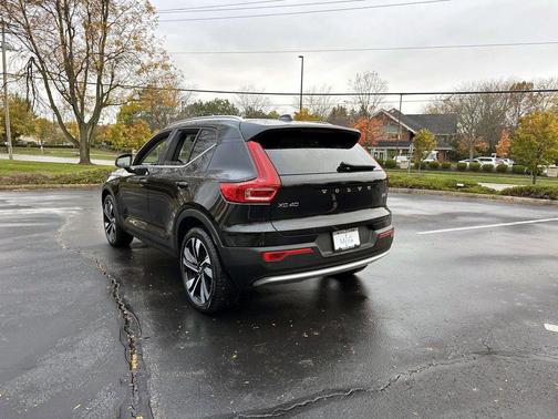 2025 Volvo XC40 B5 Plus Bright Theme