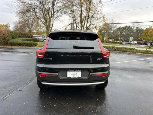 2025 Volvo XC40 B5 Plus Bright Theme