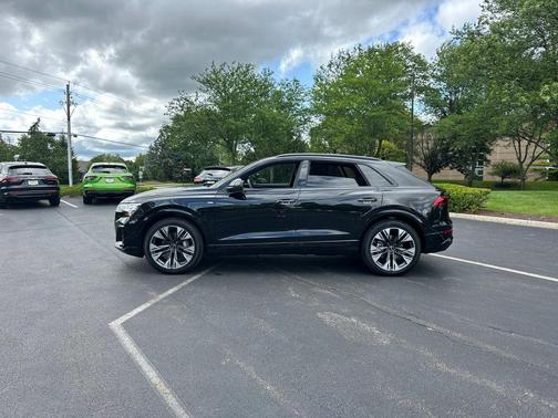 2025 Audi Q8 55 Prestige