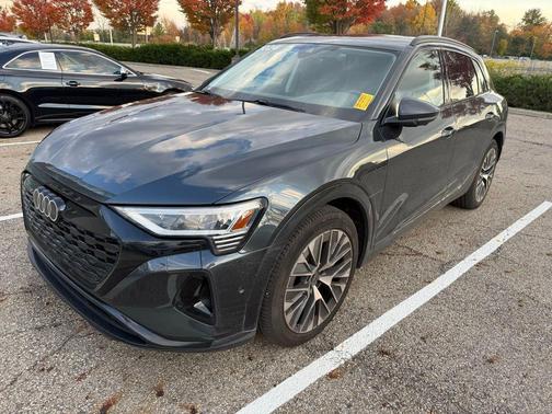 2024 Audi Q8 e-tron Premium Plus