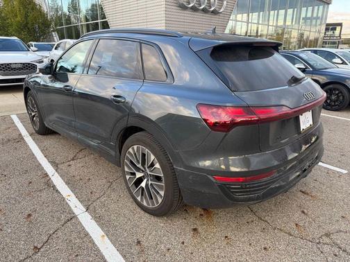 2024 Audi Q8 e-tron Premium Plus