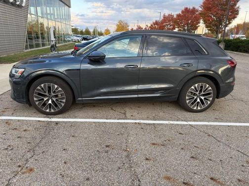 2024 Audi Q8 e-tron Premium Plus