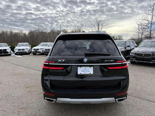 2025 BMW X7 xDrive40i