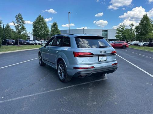 2025 Audi Q7 45 Premium Plus