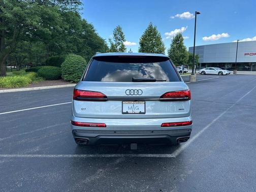 2025 Audi Q7 45 Premium Plus