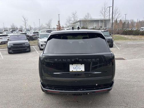 2026 Land Rover Range Rover P530 SE 7 Seat