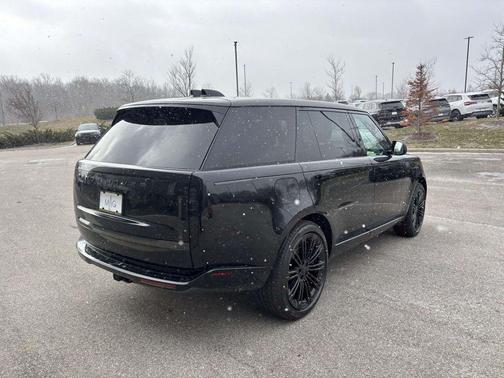 2026 Land Rover Range Rover P530 SE 7 Seat