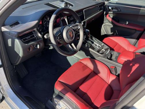 2026 Porsche Macan GTS