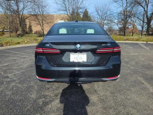 2025 BMW i5 xDrive40