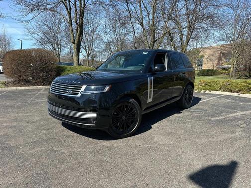 2025 Land Rover Range Rover P615 SV