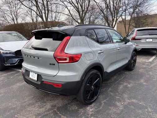 2026 Volvo XC40 B5 Ultra Black Edition