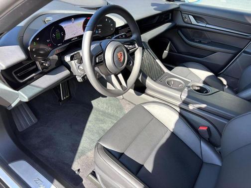 2025 Porsche Taycan 