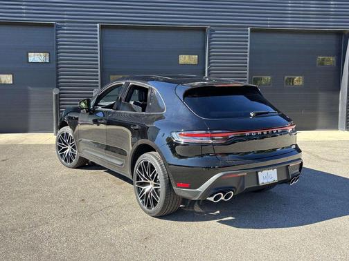 2026 Porsche Macan 