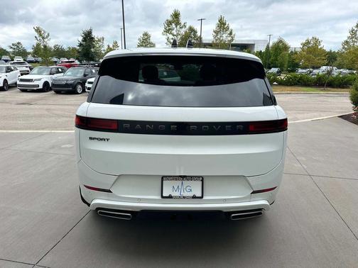 2025 Land Rover Range Rover Sport SE