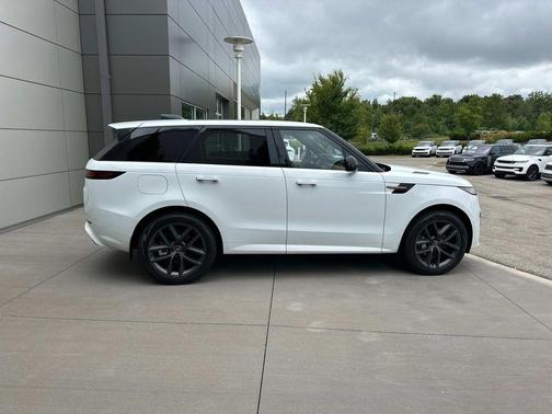 2025 Land Rover Range Rover Sport SE