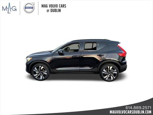 2025 Volvo XC40 B5 Plus Dark Theme