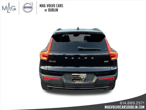 2025 Volvo XC40 B5 Plus Dark Theme