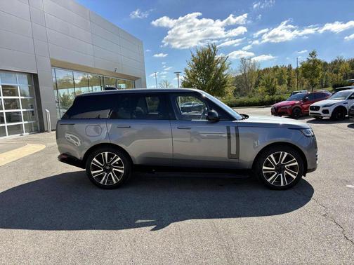 2023 Land Rover Range Rover P530 SE