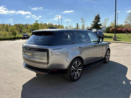 2023 Land Rover Range Rover P530 SE