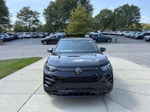 2025 Volkswagen Tiguan 2.0T SE R-Line Black