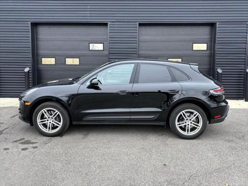 2022 Porsche Macan Base