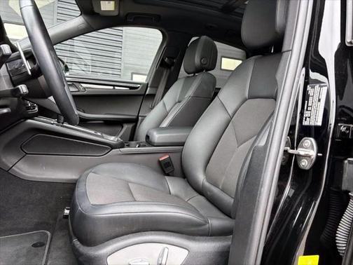 2022 Porsche Macan Base