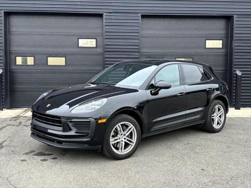 2022 Porsche Macan Base
