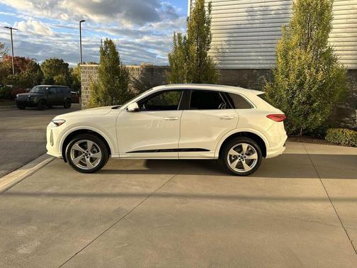 2025 Audi Q5 Premium Plus TFSI quattro S tronic