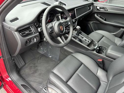 2025 Porsche Macan GTS