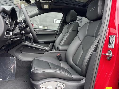 2025 Porsche Macan GTS