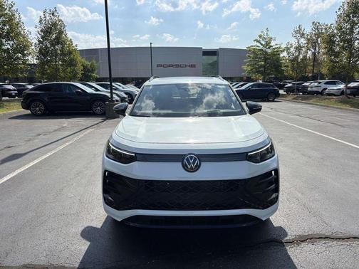 2025 Volkswagen Tiguan 2.0T SE R-Line Black 4MOTION