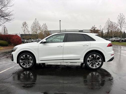 2025 Audi Q8 55 Premium Plus