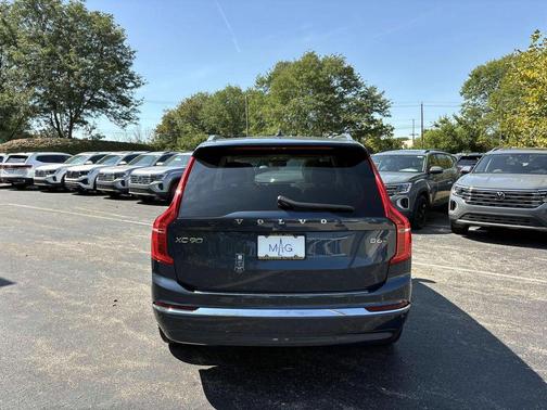 2025 Volvo XC90 B6 Plus 7-Seater