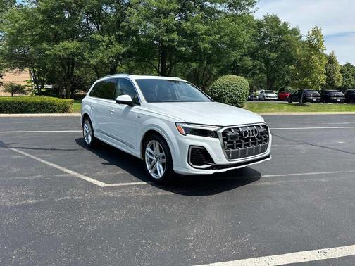 2025 Audi Q7 55 Premium Plus