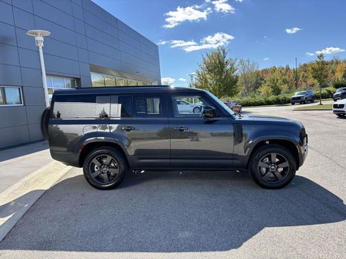 2025 Land Rover Defender 130 P400 S