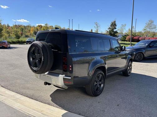 2025 Land Rover Defender 130 P400 S