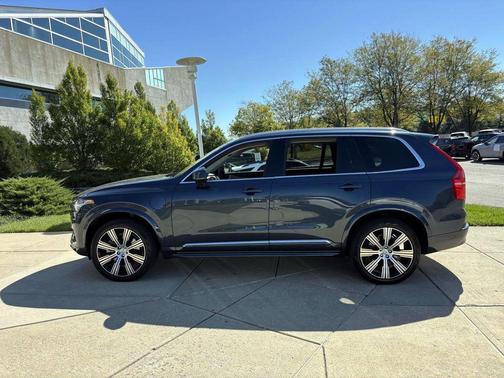 2025 Volvo XC90 Plug-In Hybrid T8 Core 7-Seater