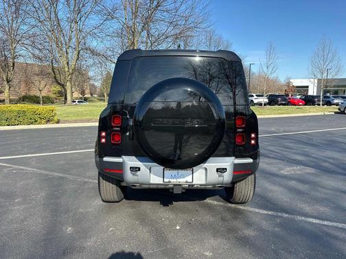 2025 Land Rover Defender 110 P400 S