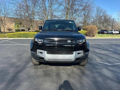 2025 Land Rover Defender 110 P400 S