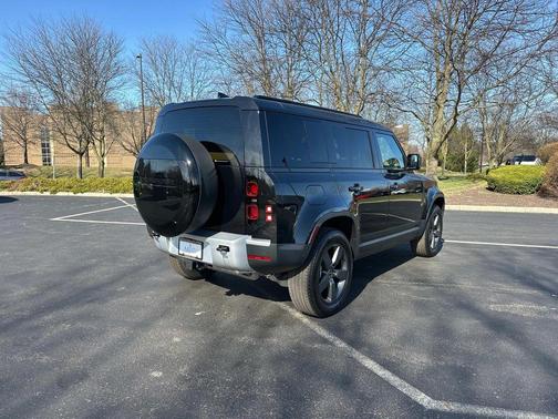 2025 Land Rover Defender 110 P400 S