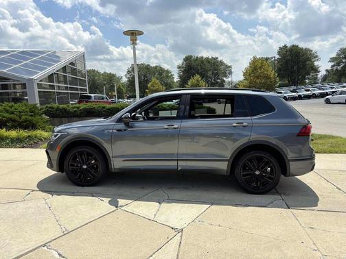 2022 Volkswagen Tiguan 2.0T SE R-Line Black 4MOTION