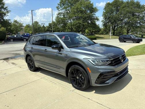 2022 Volkswagen Tiguan 2.0T SE R-Line Black 4MOTION