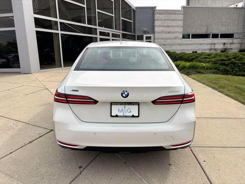 2025 BMW 530 i xDrive